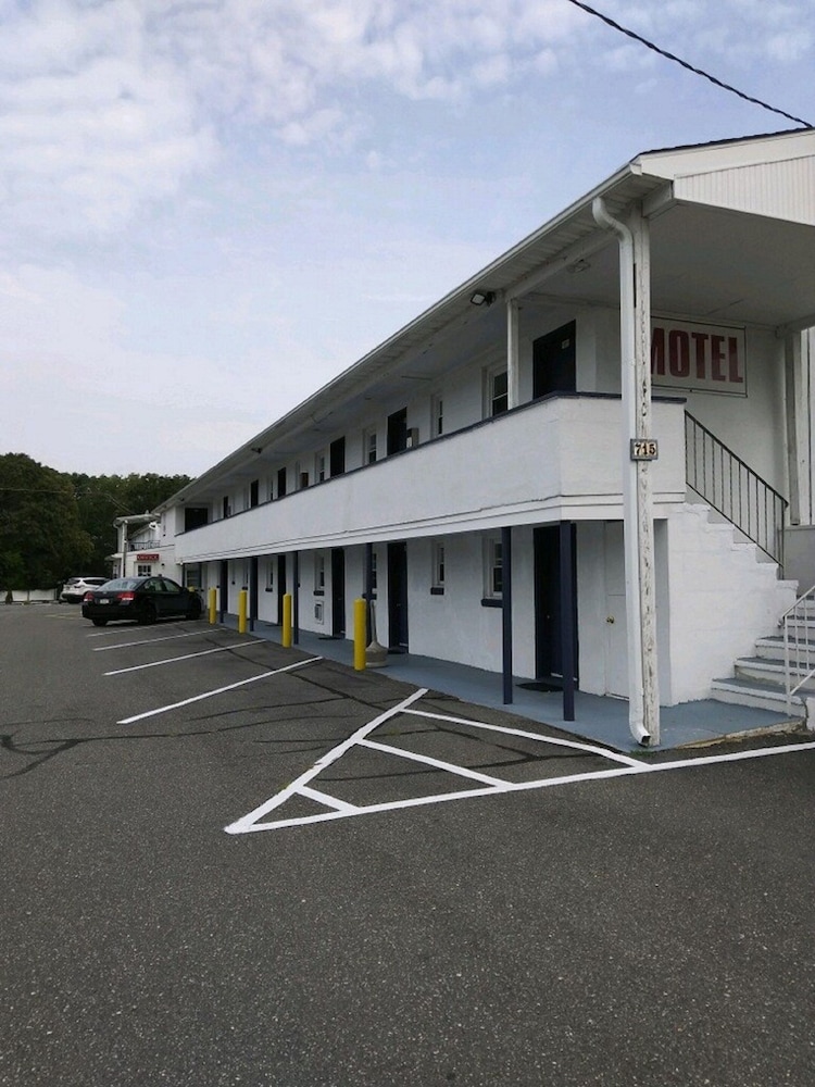 Budget Inn Motel Suites