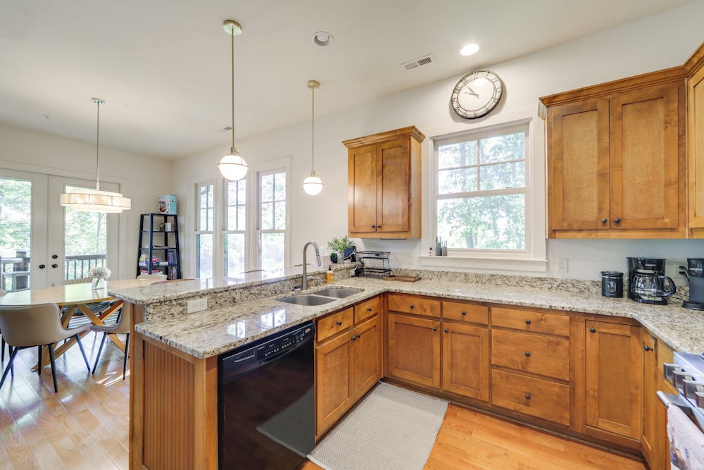 Lake & Pool Access at Bear Lake Reserve Condo!