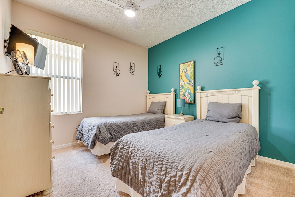 11 Mi to Disney: Home w/ Pool in Davenport!