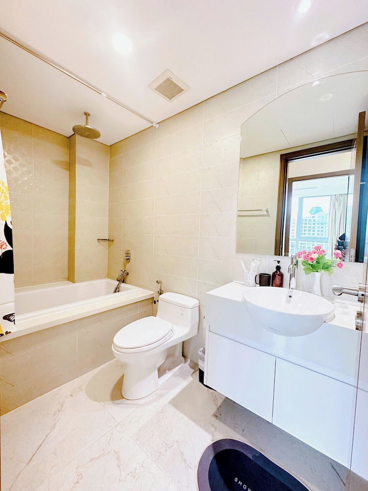 Nice Luxury Apartments Vinhome Central