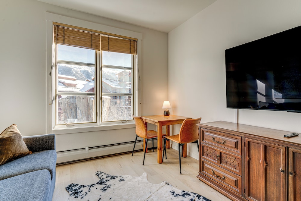 Walk to Lifts: Copper Mtn Condo in Center Village