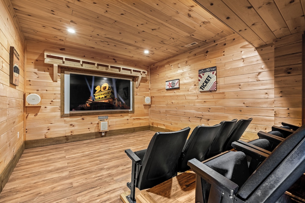Amazing View Cabin w Gameroom Hot Tub Fire Pit