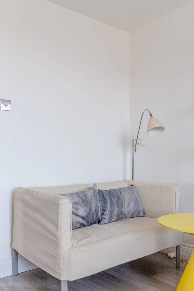 Studio Flat With Views of Lord's Cricket Ground