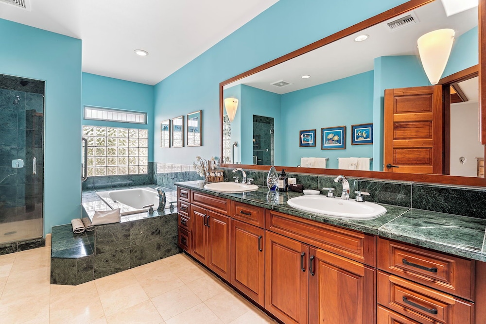 Close to Beaches & Restaurants - Spacious Townhome - Concierge Incl- Vrkcv