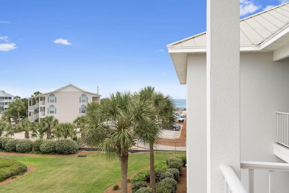 Pavilion Palms 203c
