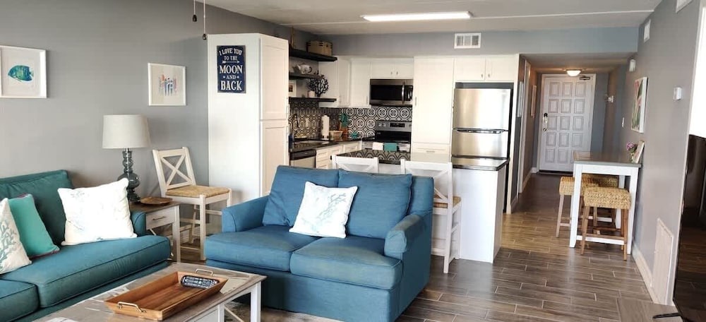 Saida Beachfront Luxe Condo Two Heated Pools 2 Bedroom Condo