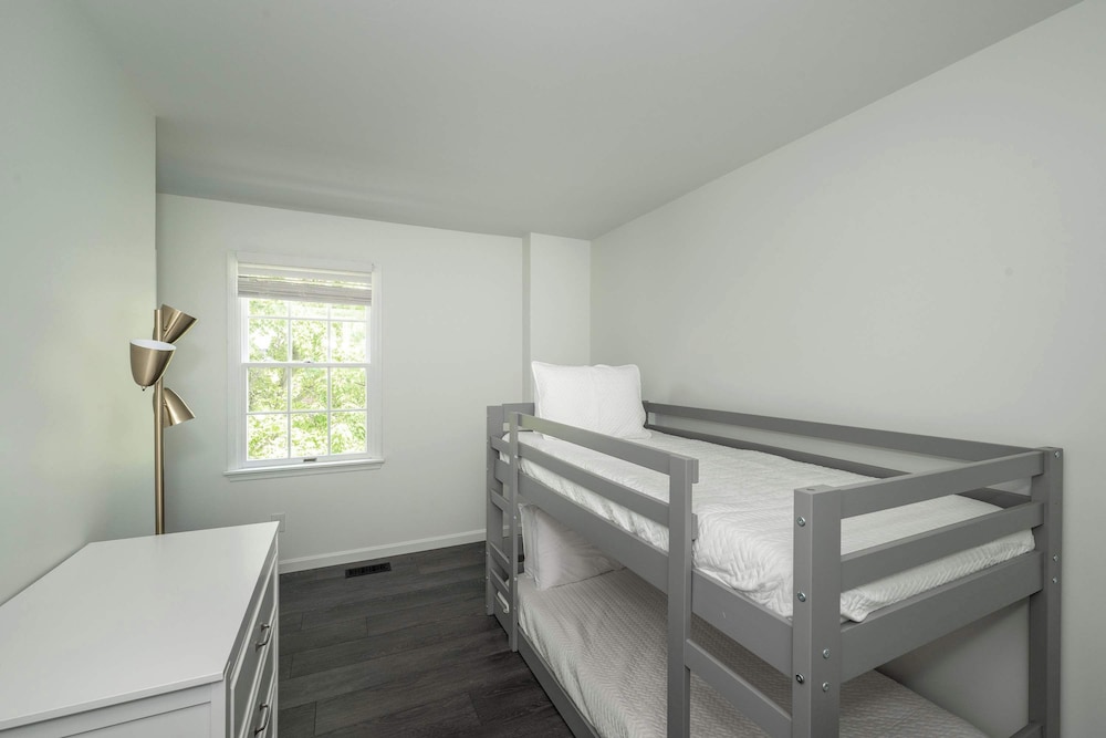 Lark Meadow Retreat Sleeps 10!