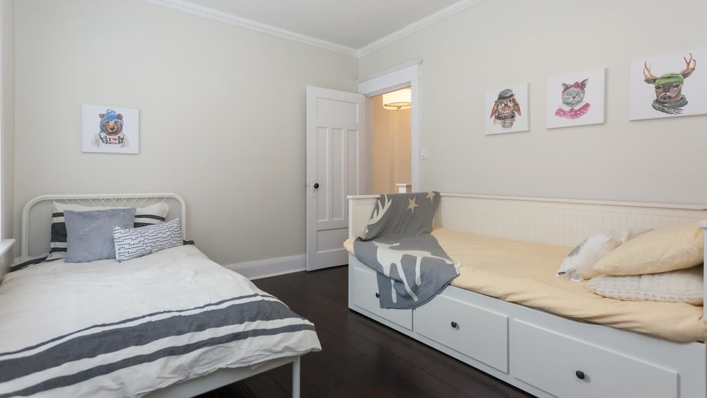 Applewood Suites - Danforth Avenue - Image 2