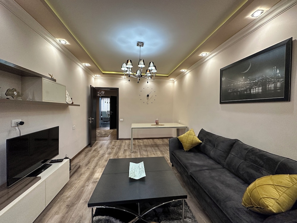 Apartment by Luxe Group MA777