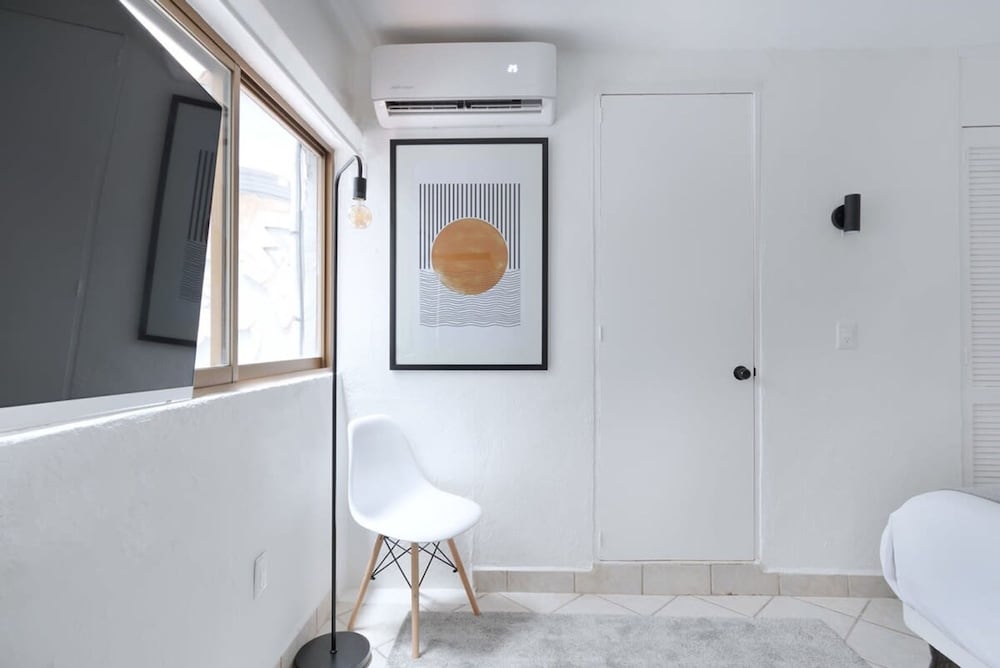 1bedroom Suite - 1 Block Away to Icon Beach