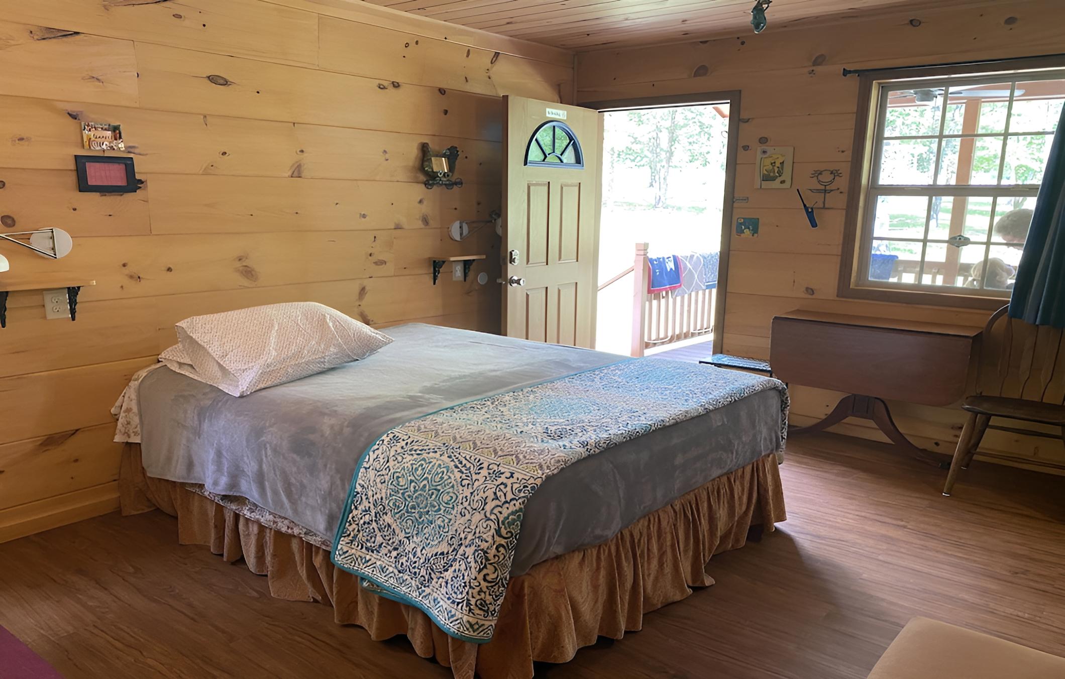 Little Tracks Cabins