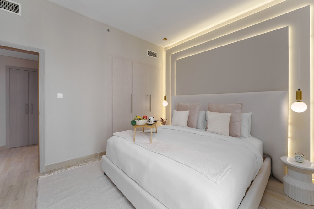 Charming Retreat w Panoramic Views on Yas Island