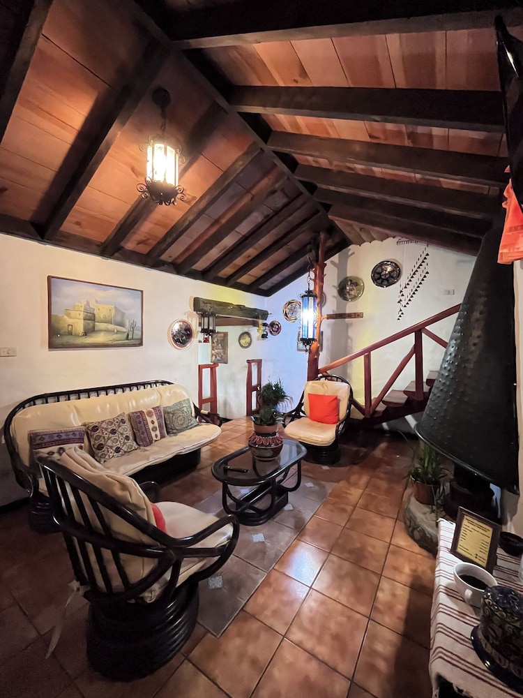 Los Naranjos Town Houses