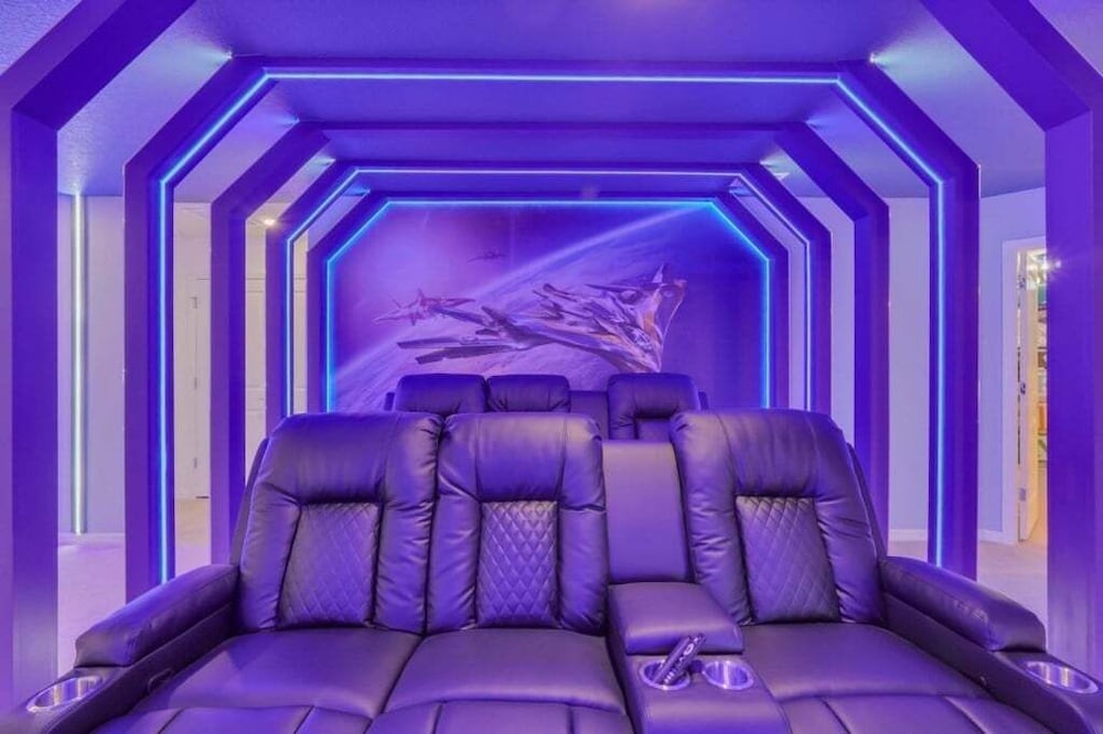 10 Bed 8 Bath Villa Gamesroom & Pool 16284saint 10 Bedroom Villa