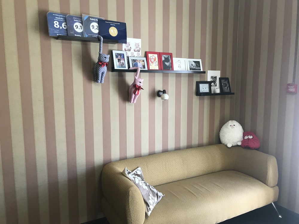 Good Cat - Hostel