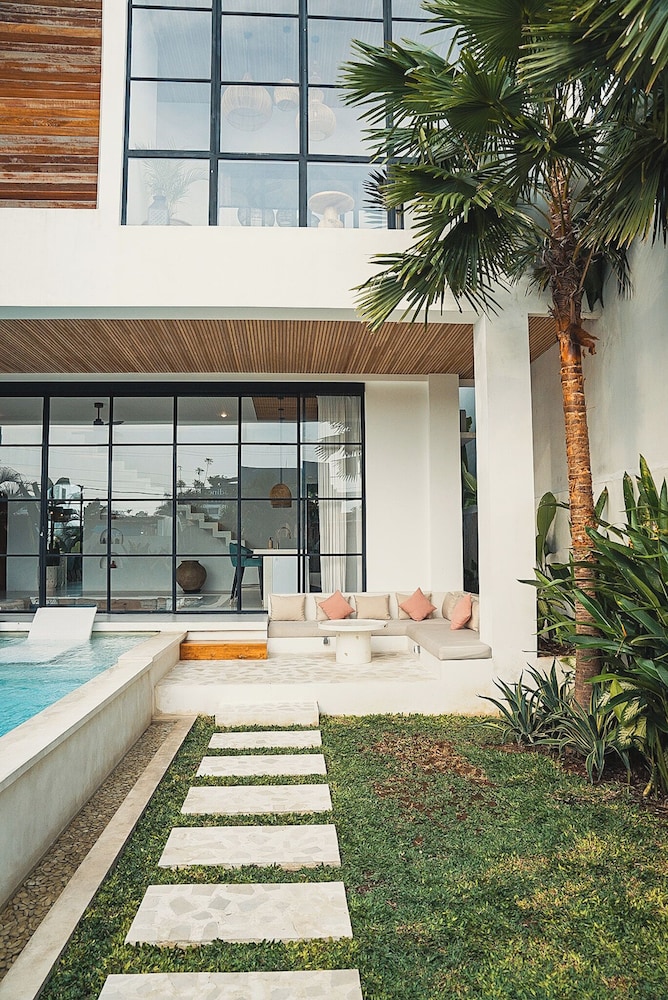 Arrova Bali by Blacksand