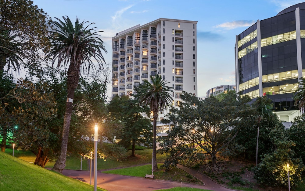 Hotel Parkside Hotel & Apartments Auckland - Image 1
