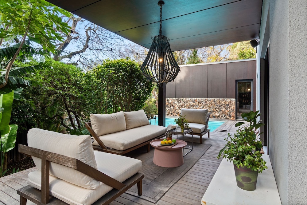 Higgo Crescent Villa