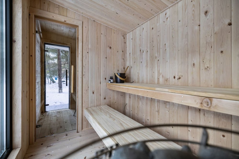 Peaceful Mini Mansion Sleeps 18