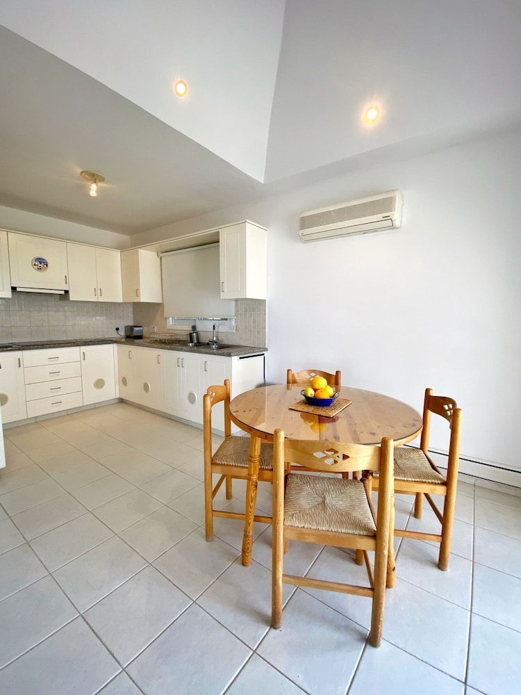 102 PAP - Stay Helios House