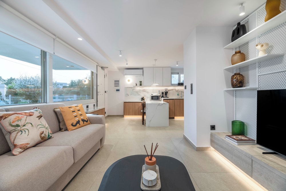 Glyfada Coastside Apartment