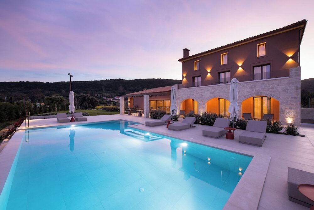 Reveli Suites