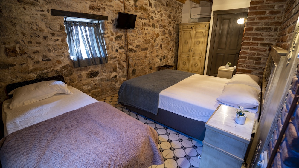 Pita Hotel Cunda view 4