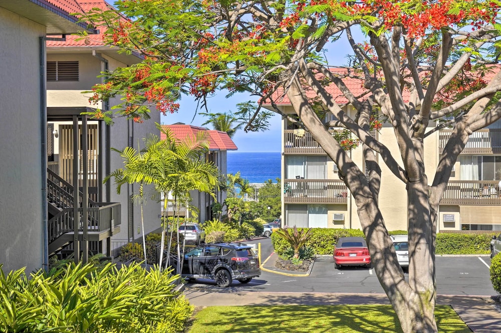 Airy Kailua-kona Condo < 1 Mi to Beach + Town