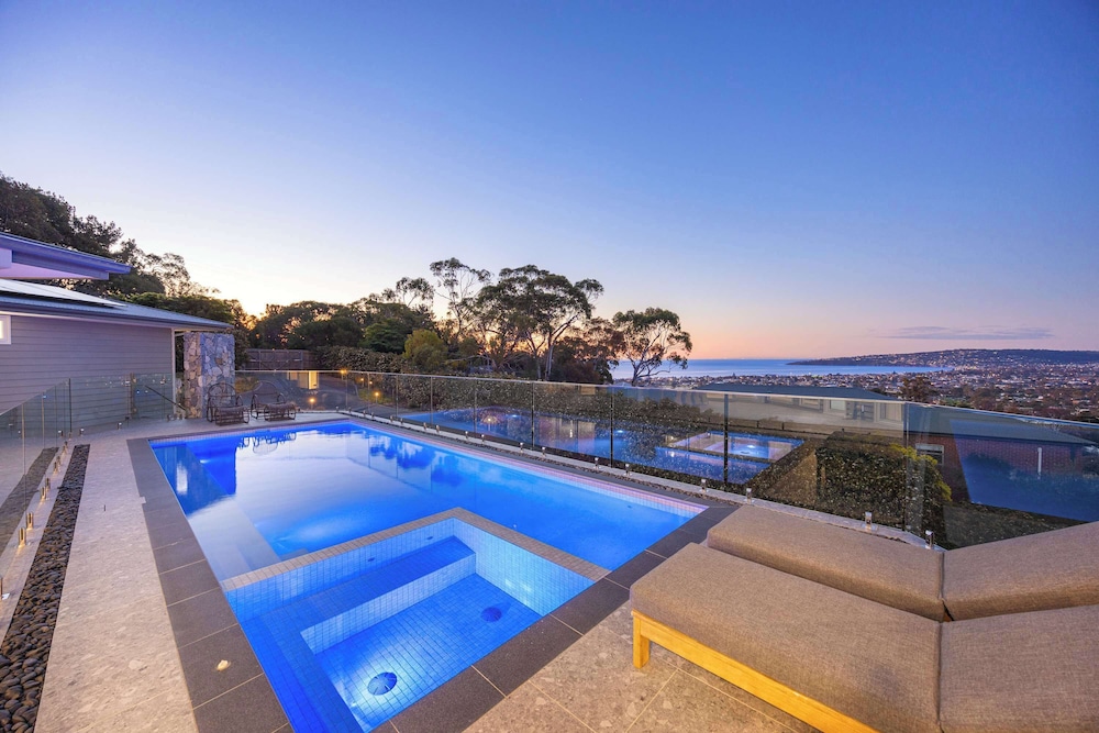 Baymere Pool Spa City Views