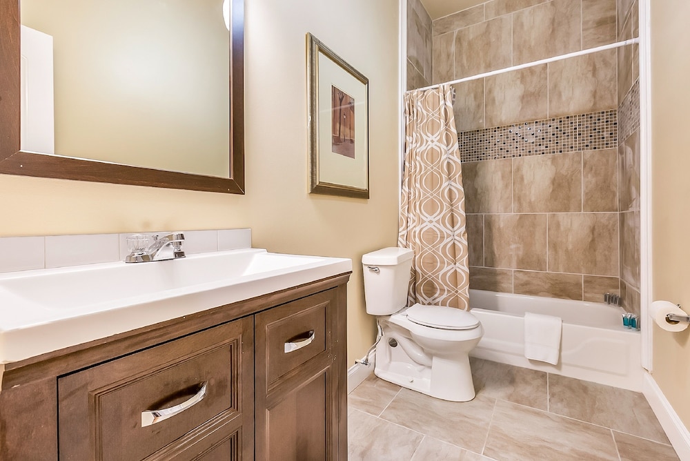 Brand New Spacious 4BD photo 5