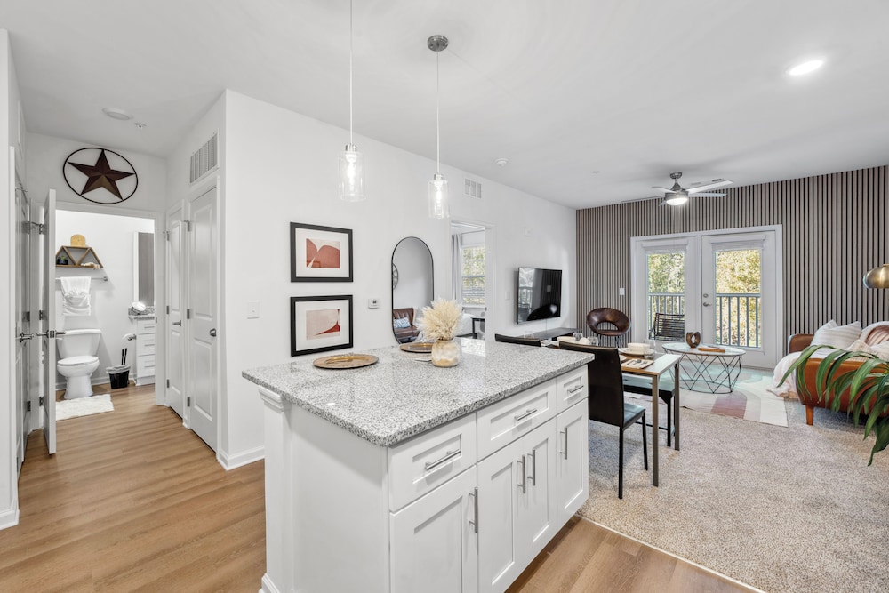 Luxurious Apartments - Pool Gym Bikes