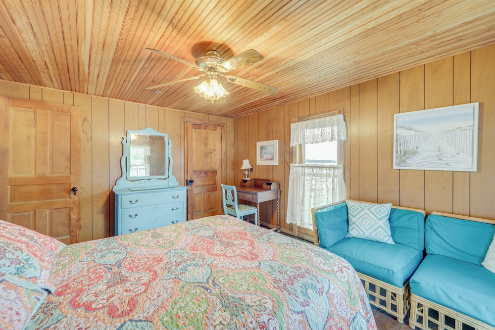 Waterfront Alanson Cottage w/ Dock & Lake Access! view 3