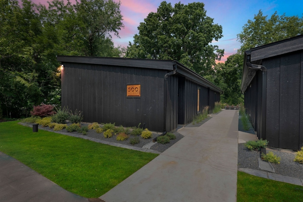 500 House - Unit A 1 Bedroom Townhouse