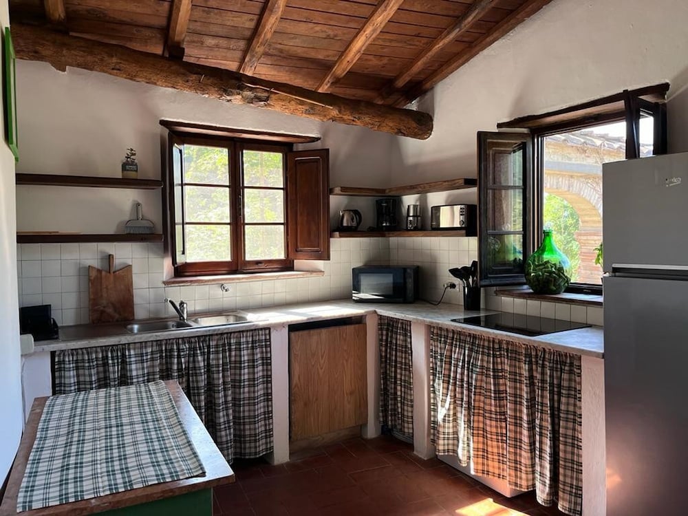 Casale Rustico con Piscina Privata e Ampio Parco