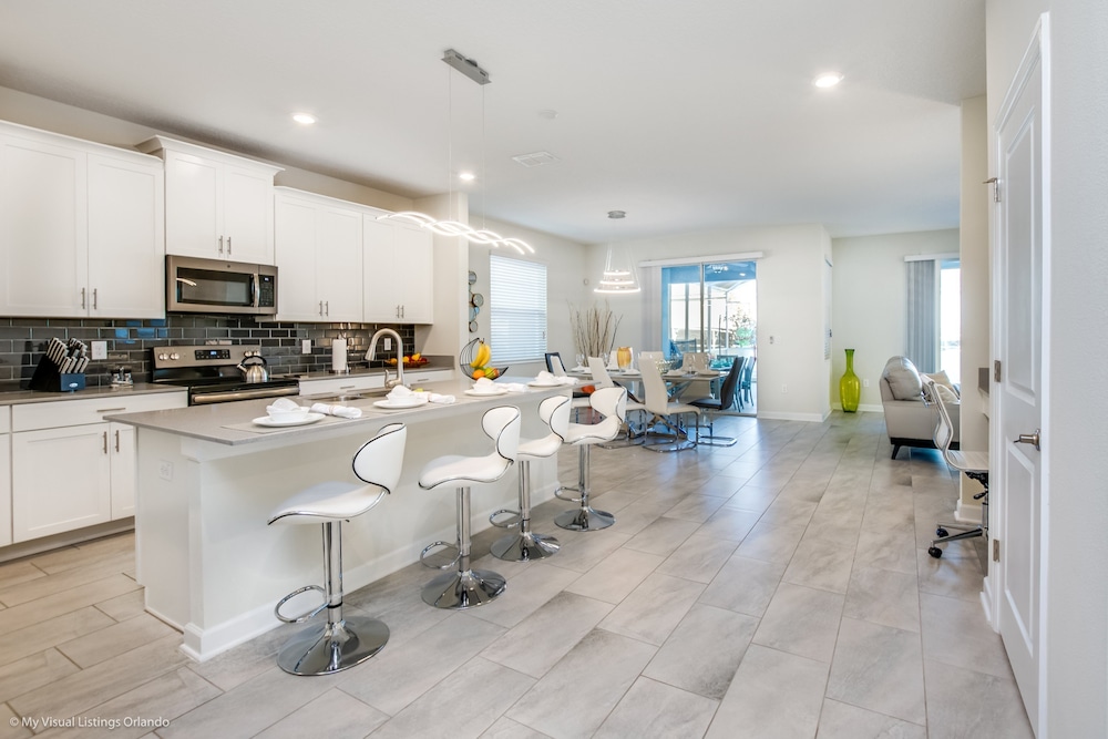 High End Champions Gate 6 Bdrm - Image 3