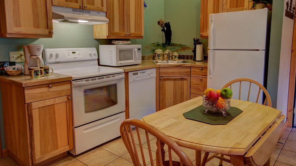 River Stone Resorts & Bear Paw Suites