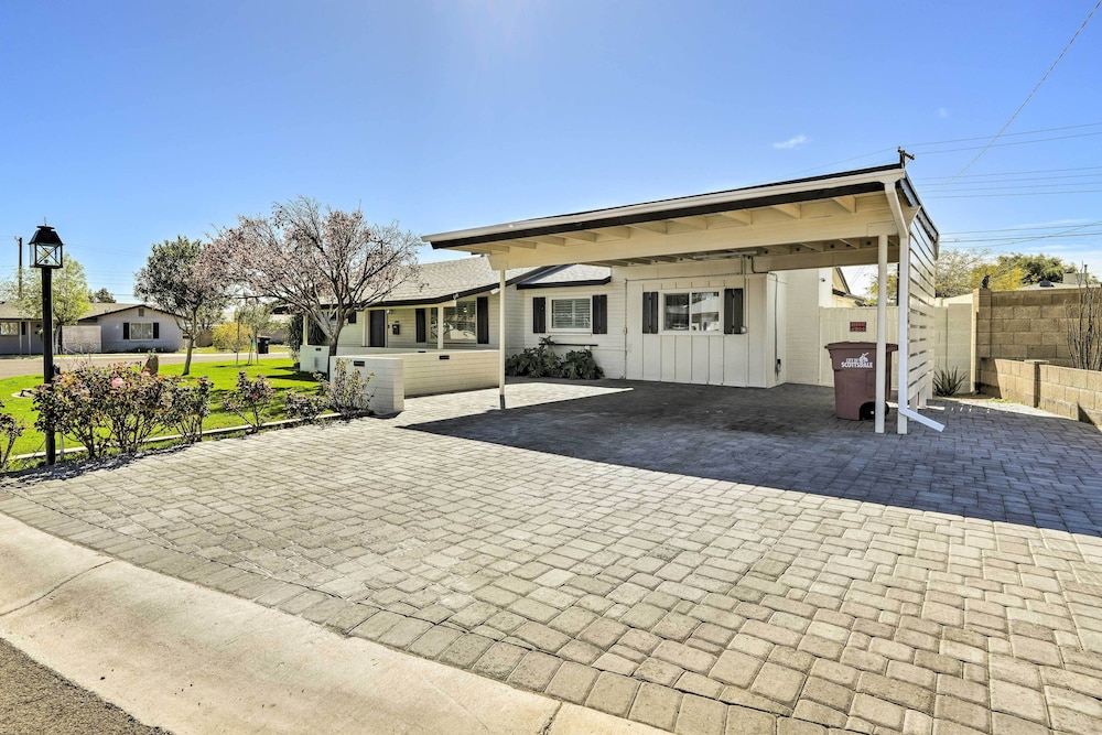 Scottsdale Retreat w/ Hot Tub, 2 Mi to Old Town view 4