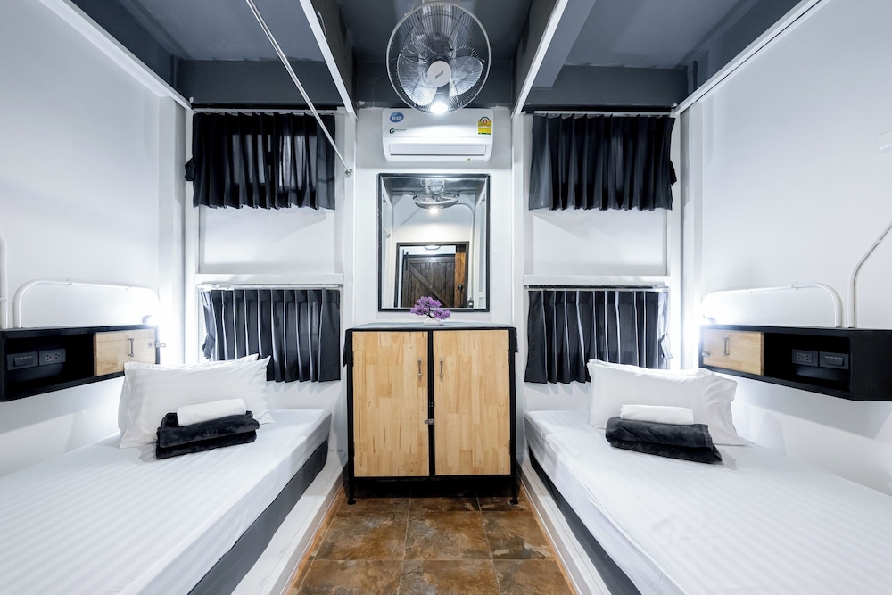 Vibes Hostel Bangkok