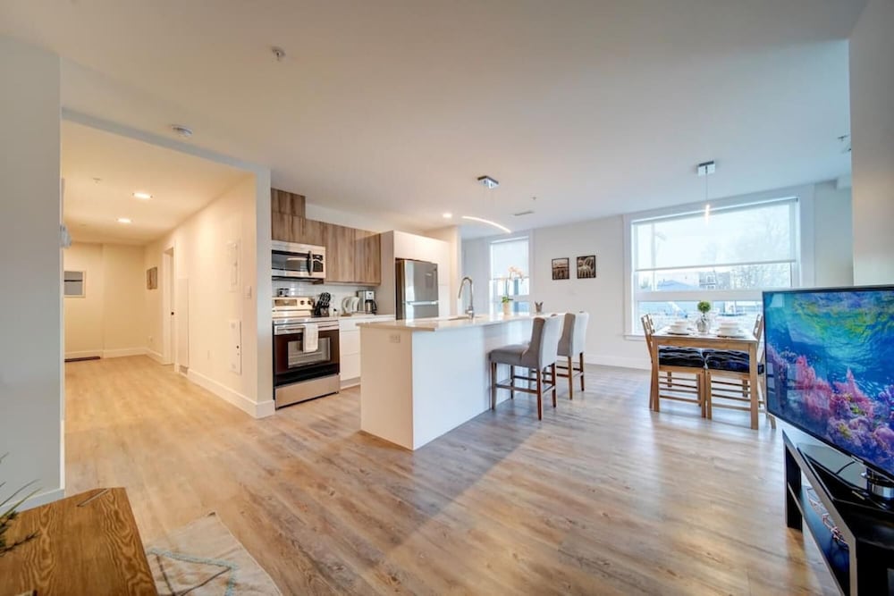 Stylish Modern Condo w Parking Location Coffee view 2