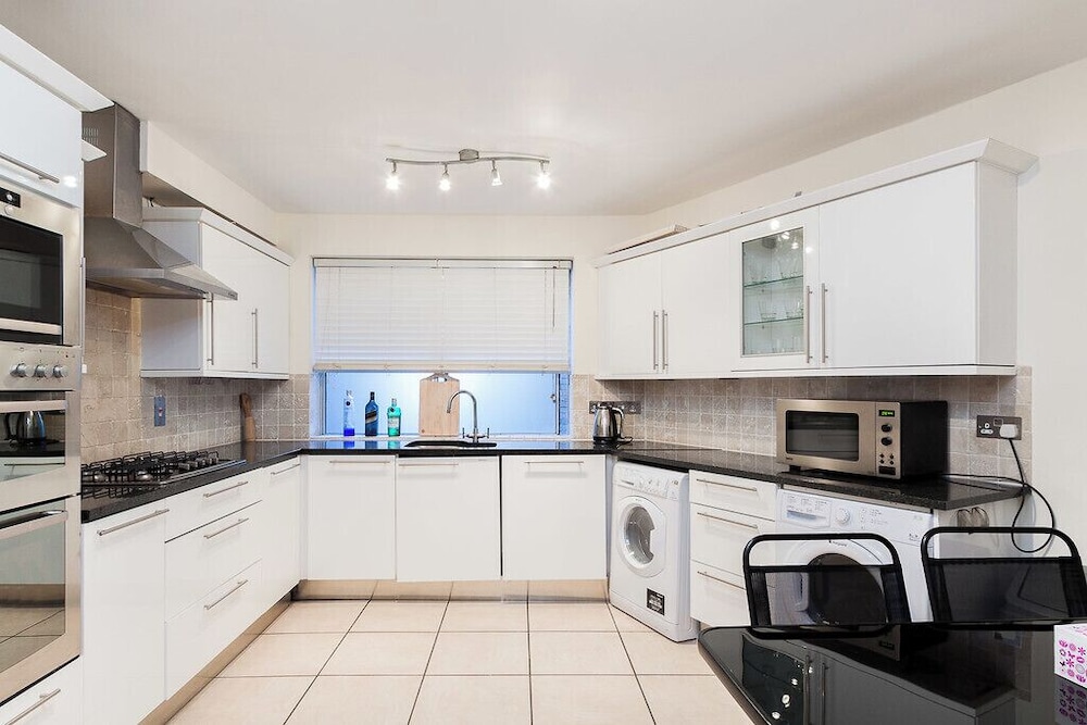 Luxury Villa 6 Bedrooms Next to Marble Arch