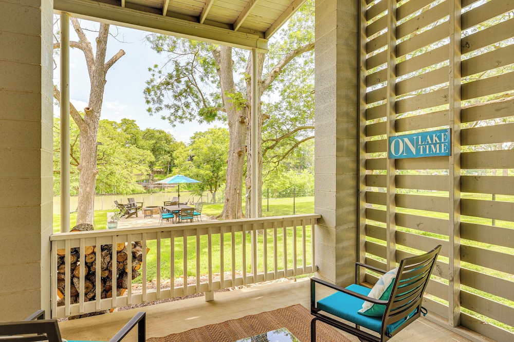 Mod on the Guad Home w/ Lake Mcqueeney Views!
