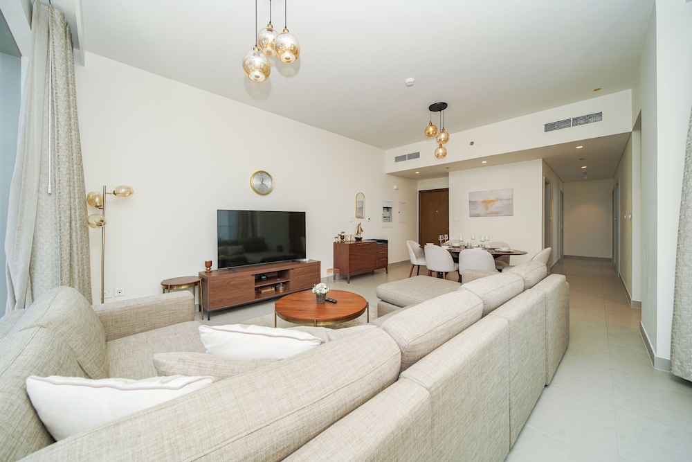 PVH - Opulent 2BR in Forte Tower 1