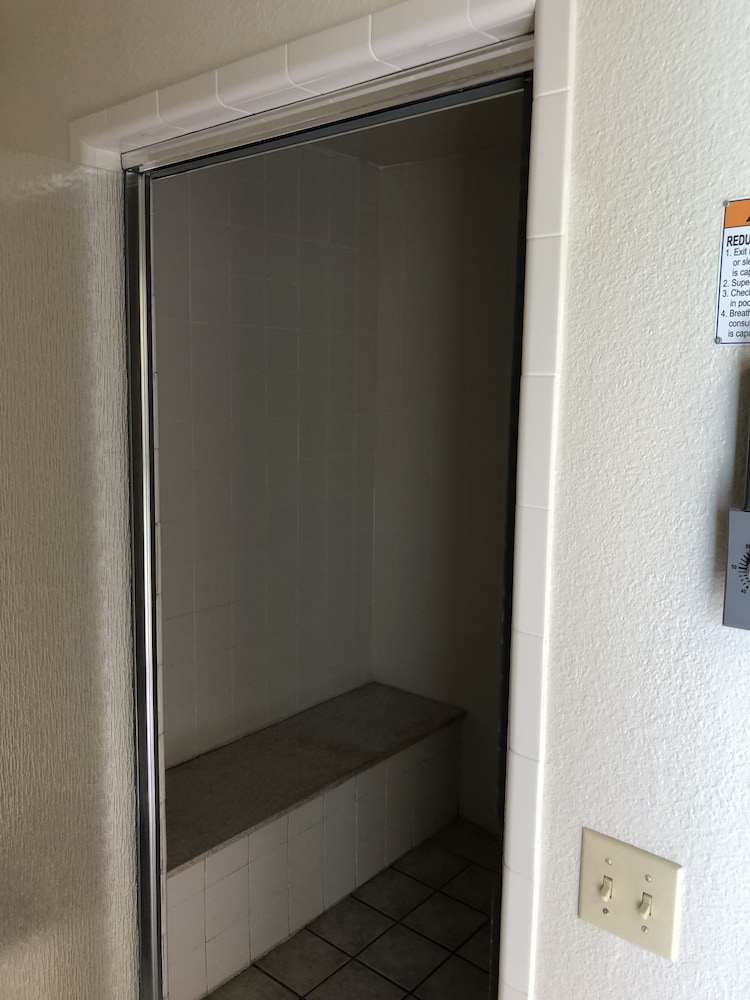 Cloverdale Wine Country Inn  Suites - Property Image 16