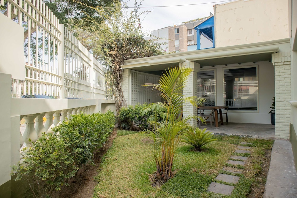 w Impressive 1BR w Terrace in Miraflores