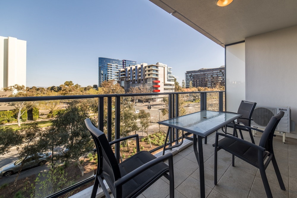 Central 1-bed With Parking, BBQ