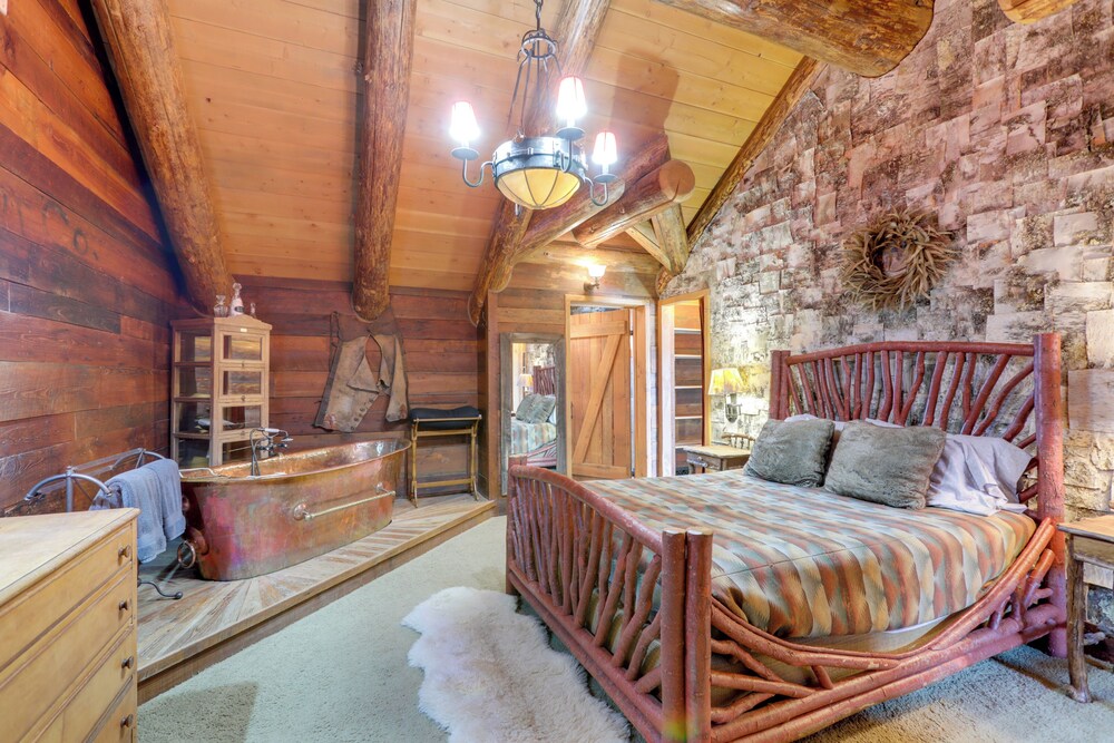 Mountain Chalet Bordering White River Nat'l Forest