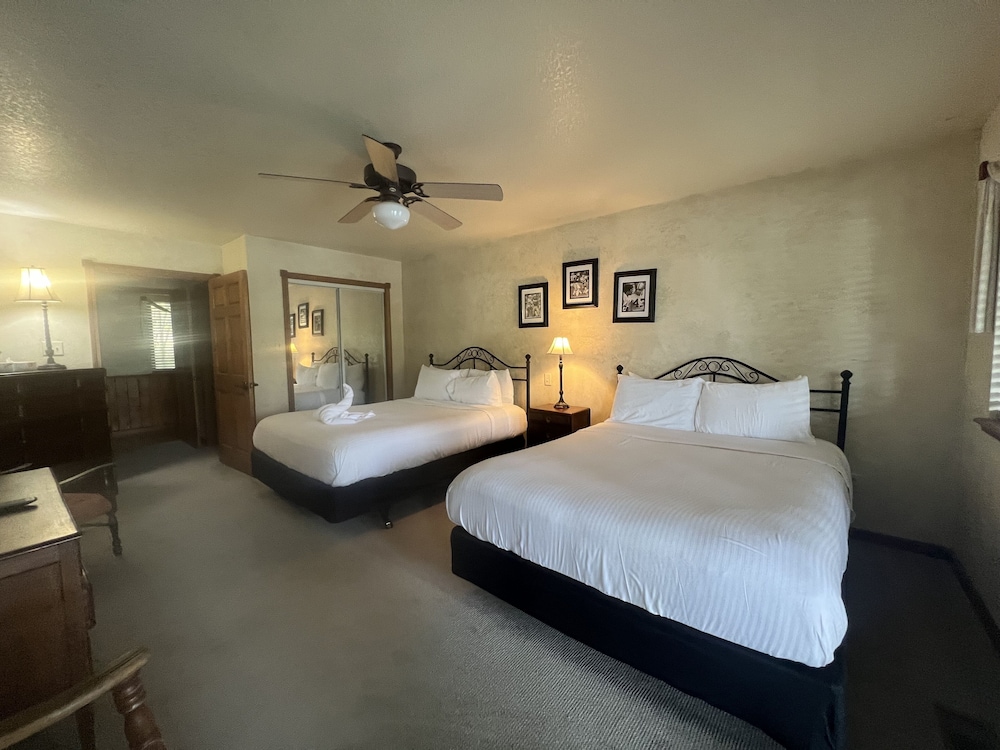 Two bedroom, two bath, log-sided, luxury Harbor North cottage overlooking Lake Ouachita. by RedAwning view 5