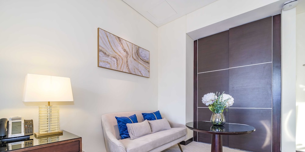 LUX The JW Marina Studio