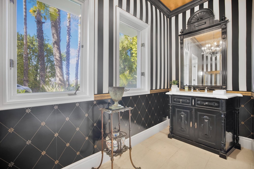Villa Clarinda - Architect-designed Dream Estate With Theater & Outdoor Oasis