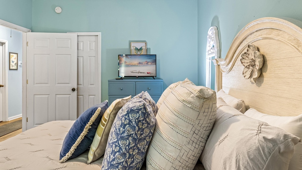 Southern Charm by Southern Vacation Rentals
